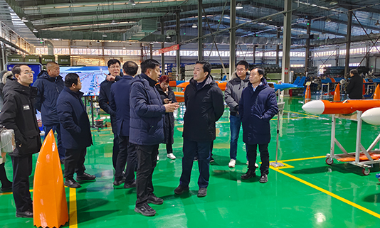 北京经济手艺开发区工委书记张强一行莅临尊龙抖圈官网无人智能工业园考察调研